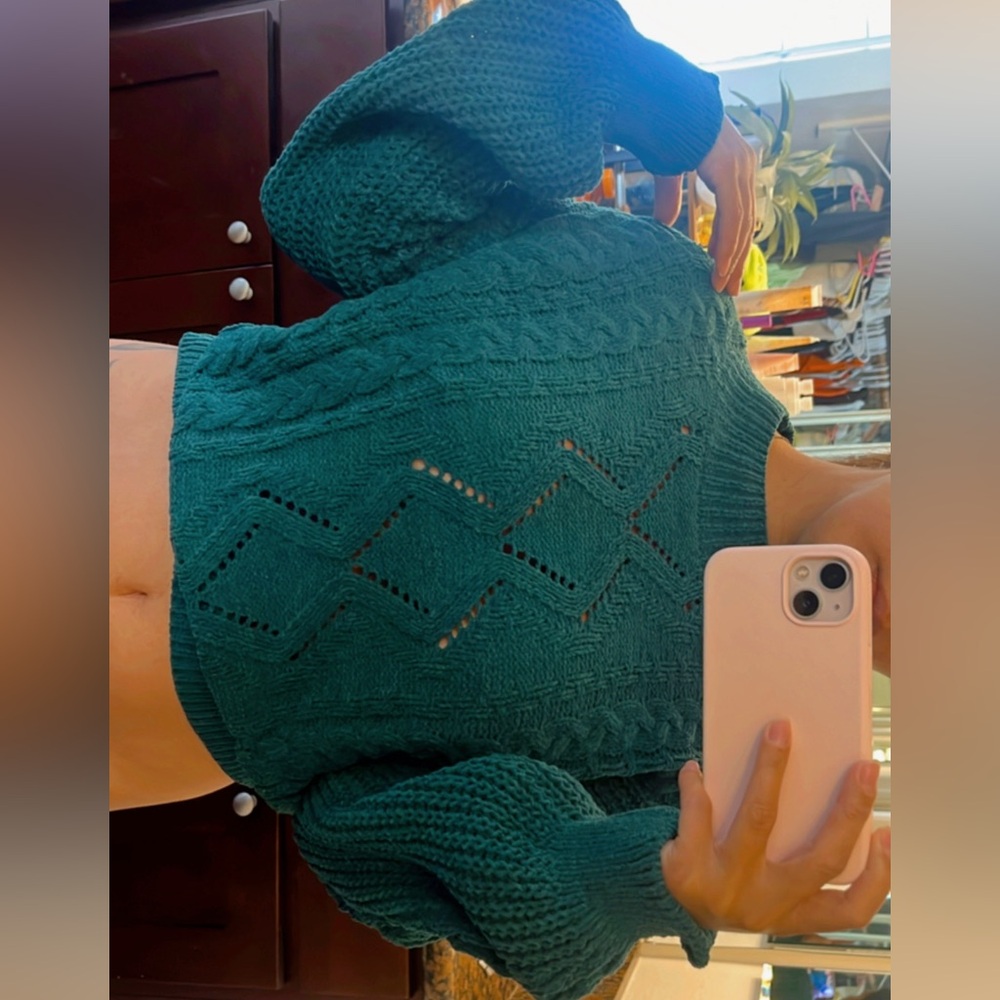 BRAND NEW GREEN SWEATER SIZE SMALL